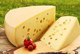 Die meisten kennen den emmentaler als schweizer käse und schätzen seinen nussig milden und leicht süsslichen geschmack. Allgauer Emmentaler Hartkase Allgauer Kasespezialitaten Kase Alp Oberstdorf