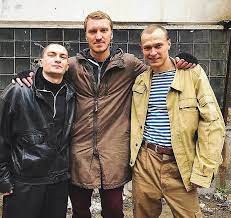 Жвачка!» меж тем надежда рябинина не теряет время зря, а вместе с партнером виталиком (артур бесчастный) налаживает бизнес по продаже ваучеров. Pochemu Ya Ne Hochu Chtoby Alik Afganec Iz Mir Druzhba Zhvachka Okazalsya Zhiv Mir Rossijskih Selebriti Yandeks Dzen