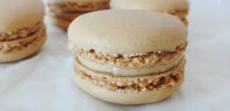 Macarons A La Vanille De Pierre Herme En 2020 Recette Macaron Macaron Facile Macaron Mercotte