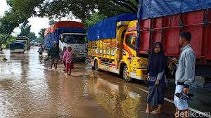 Pantai caruban menjadi pilihan untuk pariwisata bahari di kabupaten rembang. Banjir Madiun Puluhan Kendaraan Terjebak Di Jalur Caruban Ngawi