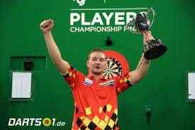 True darts heads will probably get mad at me for describing it like this but my understanding of the game is that. Dimitri Van Den Bergh Dartspieler Portraits Bei Darts 1
