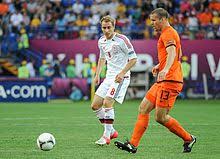 His birthday, what he did before fame, his family life, fun trivia facts, popularity rankings, and more. Ron Vlaar Wikipedia