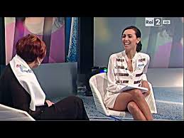 Ospite oggi di serena bortone, la bellissima conduttrice francesca fialdini, inconfondibile con il suo sorriso fantastico!con un completo nero e scarpe con borchie, un bel tacco alto! Mia Ceran Uno Mattina Estate 07 07 15 Cosce E Scarpe Aperte Agaclip Make Your Video Clips