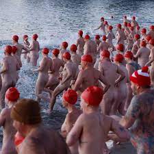Tasmanien: Tausende Nacktschwimmer feiern die Wintersonnenwende - DER  SPIEGEL