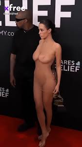 Bianca Censori Nude Dress Grammy Award Stunt Uncensored AI Upscaled Enhanced