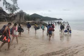 Зал ожидания на причале в сурат тхани (surat thani waiting). Long Holiday Breathes New Life Into Surat Thani Tourism
