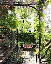 The Garden Designer Is In Kim Hoyt Architecture Landscape Gardenista Sloped Garden Urban Garden Garden Design