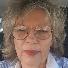 Paula Kern's Instagram, Twitter & Facebook