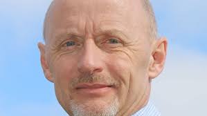 Han startede som montør og asfaltfræser: Maratonløbende spejderleder fra  Taulov har taget hele vejen til tops i international maskinleverandørs  danske afdeling