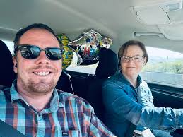 Can you remove the balloons from the back seat? Thankyou! 😊