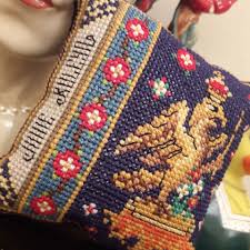 Buongiorno a tutte voi ricamine, lo so, sono stata un po assente ultimamente, anche nei commenti. Sharing My Tudor Cross Stitch Project Tudorblogger