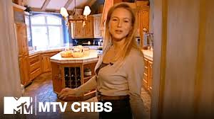 Mtv cribs goes inside 50 cent's 51,000 square foot connecticut mansion. Jewel S Crib Has A Mini Crib Mtv Cribs Youtube