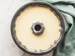 Apart from sheet pans, round cake pans are the most popular baking pan types that you can find. Cake Baking Times By Pan Size