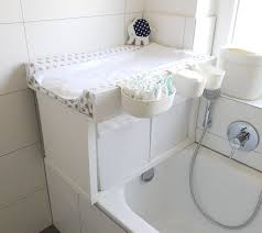 Wickelaufsatz Wickeltisch Fur Die Badewanne Aus Kallax Ikea Hack Wickeltisch Wickeltisch Badewanne Wickeltisch Ikea