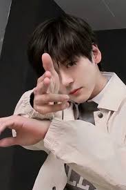 Tổng tài hot nhất hiện tại gọi tên Hạ tiên sinh: Đã đẹp trai còn giàu nứt  vách, trai có vợ chả ngại mùi mẫn với bạn diễn