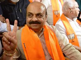 Bommai went to raj bhavan to take the oath of office. Moft6mmixprlmm