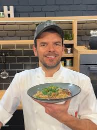 Heiße Ampel-Show!: OnlyFans-Model entblößt Hintern vor Autofahrern