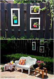 23 Merveilleuses Idees Diy Pour Decorer Votre Jardin Idee Deco Jardin Deco Mur Exterieur Jardin Deco Mur Exterieur