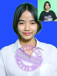 Moodku stabil… stabil naik turun.” Model : Vivian