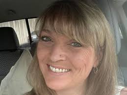 Shelley Streeter's Instagram, Twitter & Facebook