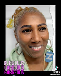 Gloria Moore (@glomorecosmetics) • Foto dan video Instagram