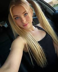 Hi princess beautiful girl I love you eyes green lips red I wan Kees you  lips baby girl love you princess girl 💕🌹