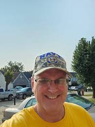 Hello new to the group single in Florissant looking for a woman to enjoy  life's blessings with.