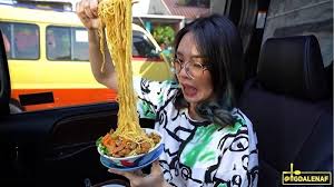 Salah satu makanan itu adalah mi sop, atau ada juga yang menyebutnya mi so. In6y Kc Srh6hm