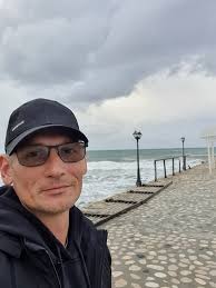 I'm looking for a museum cleaners I'm looking for freelance, part-time, or  full-time work. Salary starts at: 1,700 College students are welcome.  Contact me for further questions https://cutt.ly/1rNHWRFC