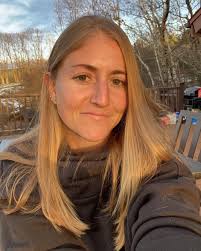 Nicole Baxter's Instagram, Twitter & Facebook