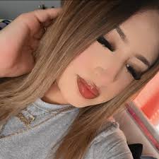 Are there any nail techs available in Oakcliff 75216?