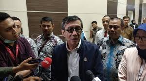 Istri menteri hukum dan hak asasi manusia (menkumham) ri yasonna laoly, elisye w ketaren, meninggal dunia pada kamis sore pukul 15.25 wib di rumah. Istri Menkumham Yasonna Akan Disemayamkan Di Rumah Duka Sentosa Rs Gatot Subroto
