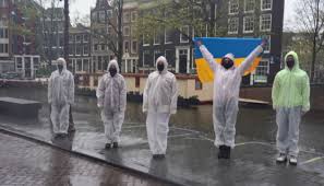 Україна злетіла в рейтингу букмекерів після першої репетиції. Ukrayinci V Niderlandah Znyali Video Na Pidtrimku Predstavnika Ukrayini Na Yevrobachenni 2021