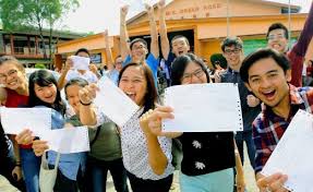 Kami menikah setelah sempat berpacaran kurang lebih 3 tahun.perjuangan kami cukup berat dalam mempertahankan cinta dan kasih sayang. Universiti Awam Atau Swasta Manakah Yang Lebih Baik