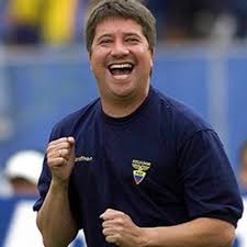 Hernán darío gómez jaramillo (medellín, antioquia, colombia, 3 de febrero de 1956), apodado el bolillo, es un exfutbolista y director técnico colombiano de amplia trayectoria. Hernan Dario Gomez Bolillogomezok Twitter