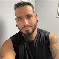 Do you still need a disguise to use the scavenger buy station?