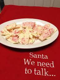 Yummy Peppermint Bark So Easy Melt White Chocolate Chips Crush Candy Canes Put In Fridge To Melting White Chocolate White Chocolate Chips Favorite Recipes