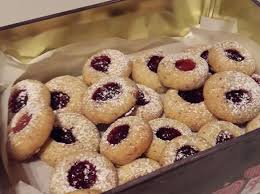 Engelsaugen Husarenkrapfen Haselnussplatzchen Zergehen Auf Der Zunge Rezept Kekse Backen Rezept Haselnuss Platzchen Susse Backerei