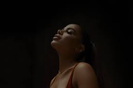 Cuerpo tú me das lo que quiero soy tu veneno estás jugando con fuego ten cuidao que te quemo que quede claro si tú te portas bien yo te lo voy a dar como nunca te lo han dado no te equivoques… Anitta Beija 24 Pessoas De Todas As Cores E Sexos Em Novo Clipe 09 11 2018 Ilustrada Folha