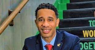 Glen Kersey's Instagram, Twitter & Facebook