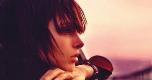 Emma Cline ha inventato un genere nuovo: il racconto con dibattito