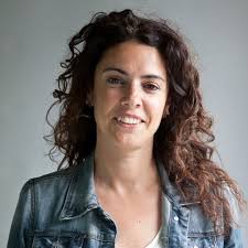 Stream Silvia Angulo, jefa de Nacional de La Vanguardia. by Rafa La Casa