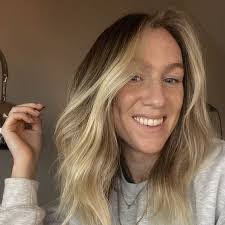 Jillian Hardie's Instagram, Twitter & Facebook