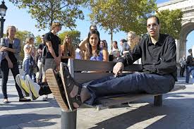 Depuis le 13 juillet 2005, l'homme le plus grand du monde est chinois ! L Homme Aux Plus Grands Pieds Du Monde La Presse