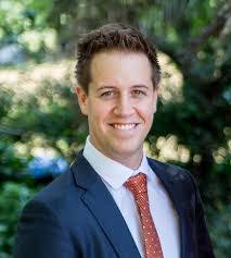 Alastair Mclean's Instagram, Twitter & Facebook