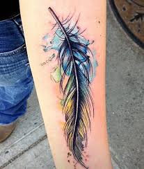 23 Feder Tattoo Designs Auf Verschiedenen Korperstellen Feder Tattoo Federtattoo Federtattoos