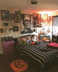 Offriamo un'ampia scelta di stili, che spaziano dal moderno al classico, proponendo sia linee essenziali che design più elaborati. Halloween Arredamento Della Camera Tumblr