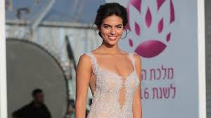 אבל אתה להפוך למלכת יופי ולהיראות כמו נסיכה על במה. Facebook