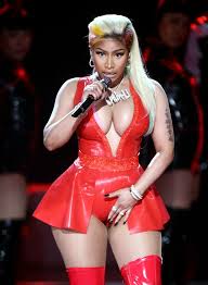 There are wardrobe malfunctions and then there is what happened to nicki minaj at the 2017 vmas. Nicki Minaj Suffers Horrific Wardrobe Malfunction As She Takes To The Stage In Excruciatingly Tight Pvc Knickers Irish Mirror Online