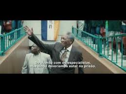 Invictus ist ein sportfilm aus dem jahr 2009 von clint eastwood mit morgan freeman, matt damon und tony kgoroge. Invictus Trailer Legendado Youtube